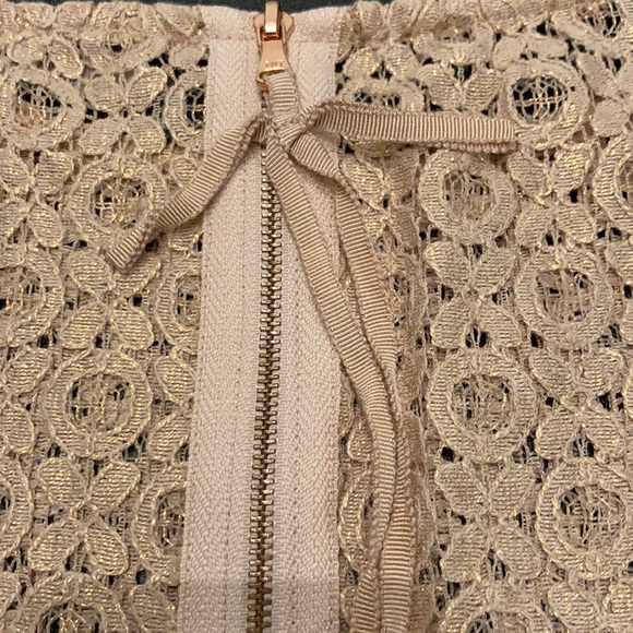 Like New Loft XOXO Lace Top - Picture 4 of 4